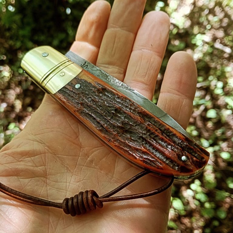 Gentleboy Couteau artisanal manche ne os cerfé, fabriqué main à l'atelier en Ardèche